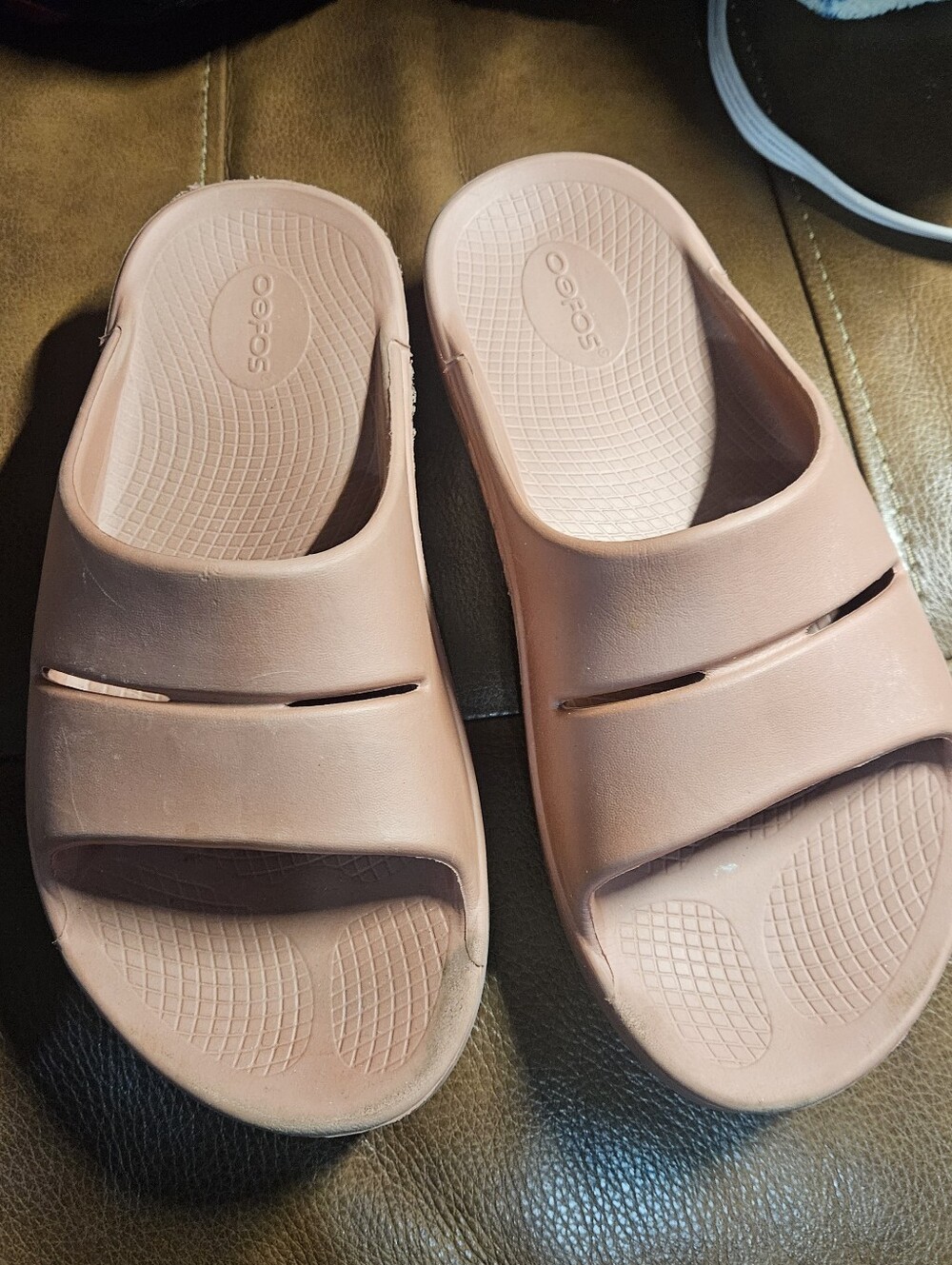 Light Pink Oofos